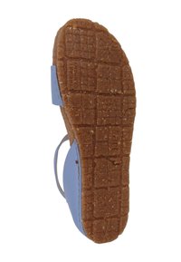 Suela de sandalia azul con goma marrón texturizada, que presenta un patrón de rejilla y una marca. Correa de cuero en el lado, con forma curva para ofrecer soporte al pie.