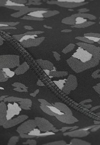 Next YOGA - Legíny - kalhoty  - charcoal animal print