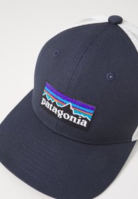 Patagonia P-6 LOGO LOPRO TRUCKER HAT UNISEX - Cap - new navy