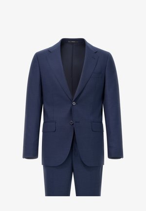 Dunkelblau gestreifter Anzug mit taillierter Passform, Zwei-Knopf-Verschluss, Reverskragen und seitlichen Taschen. Glatte Textur mit dezentem Glanz.