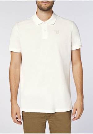 Weißes Polohemd aus strukturiertem Stoff. Verfügt über einen klassischen Kragen, zwei Knöpfe und ein dezentes, geprägtes Logo auf der linken Brust.