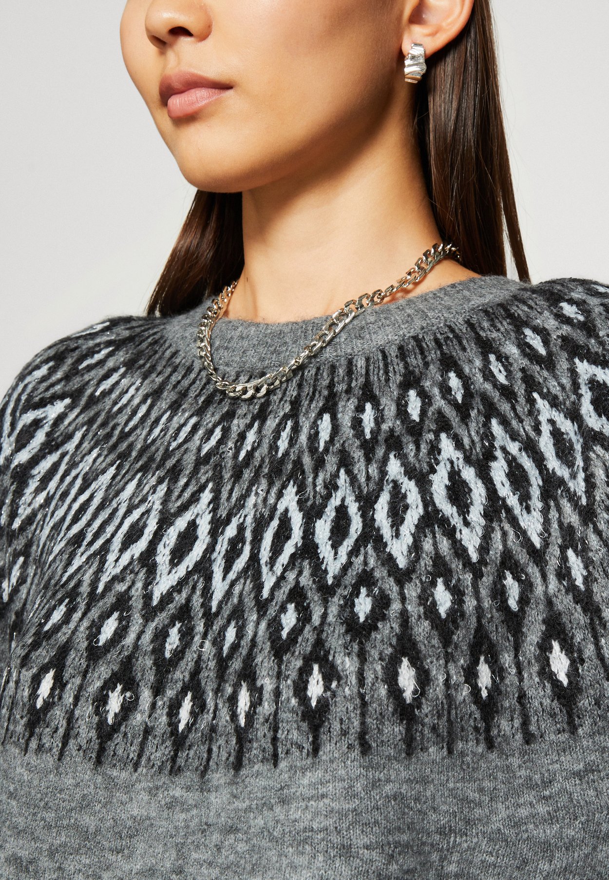 ONLALINA O NECK