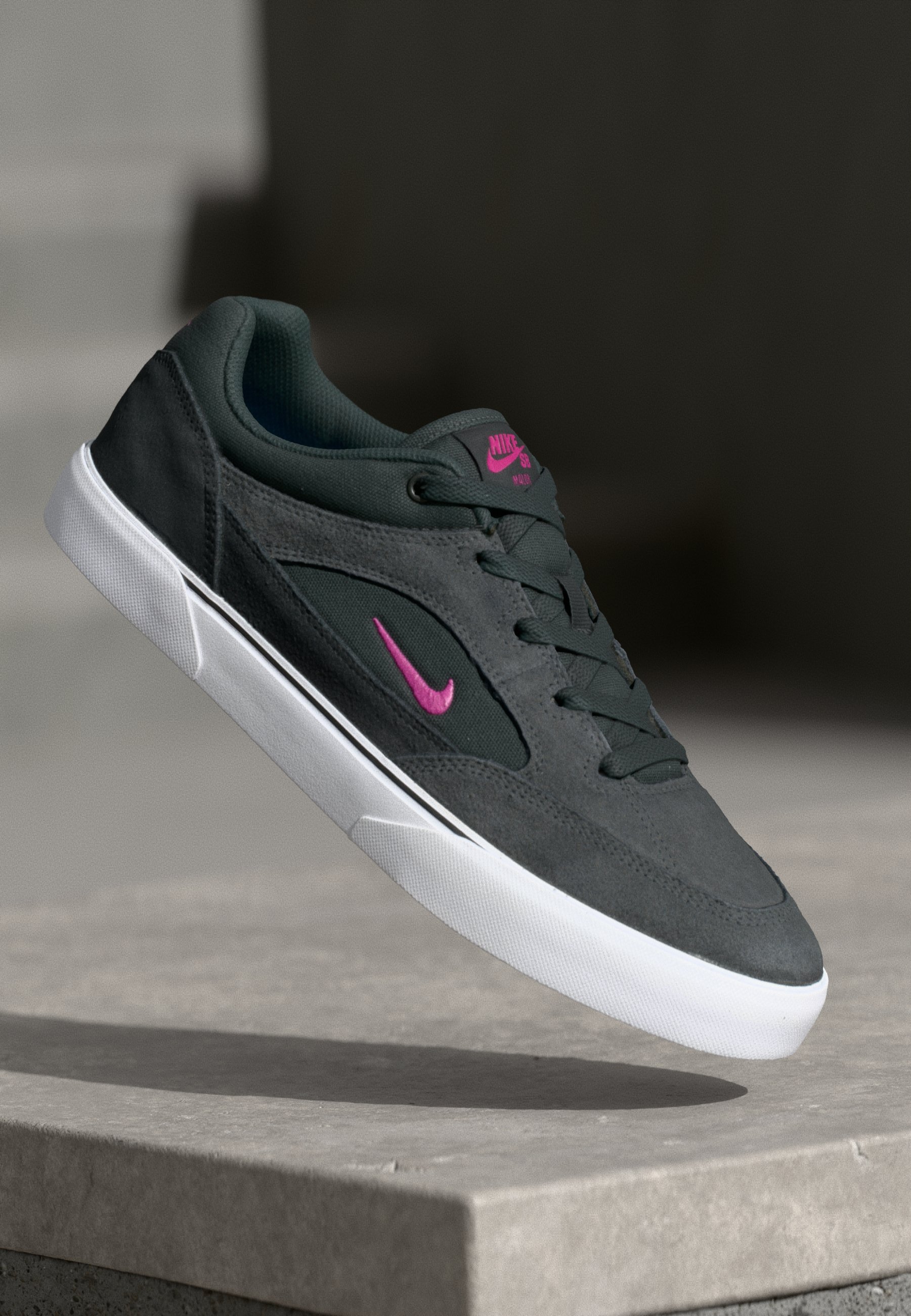 nike sb chron slr grey shoes