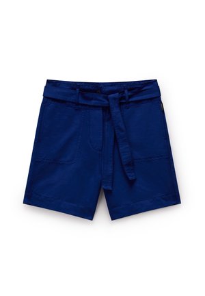 Shorts bleu marine, arrivant au genou, en tissu léger ; dotés d'une ceinture assortie, de deux poches avant et de détails cousus.