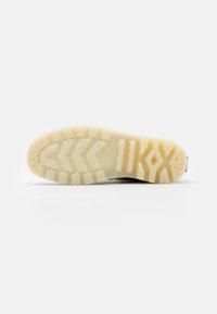 Palladium Botines con cordones - black