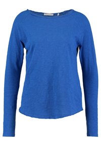 Camicia blu a maniche lunghe con scollatura rotonda e orlo leggermente curvato. Presenta una texture morbida e cuciture visionabili lungo il colletto.