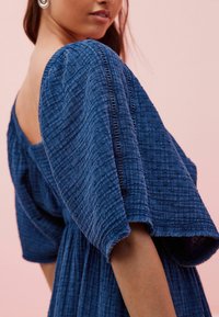 Next TALL FIT - TEXTURED V-NECK - Rochie de zi - wash navy blue