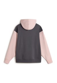 Sudadera con capucha que presenta un cuerpo gris oscuro con mangas rosa claro, puños acanalados y tela texturizada. Diseño minimalista sin patrones adicionales.