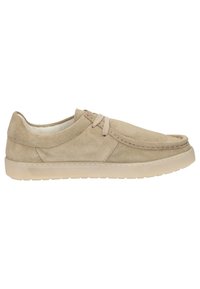 Chaussures en suède beige avec un bout arrondi, des coutures minimales et un design à lacets. Semelle en caoutchouc légère avec une surface texturée.