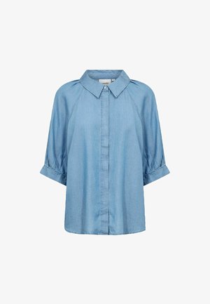 Hellblaue Jeansbluse mit kurzen Puffärmeln, geknöpften Manschetten und spitzem Kragen, vorne auf weißem Hintergrund gezeigt.