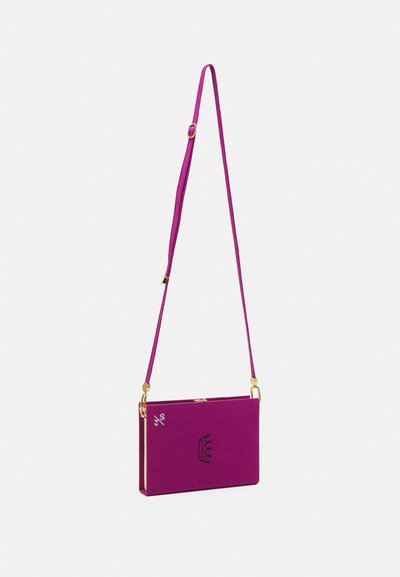 Olympia Le-Tan BOOK GOD SAVE THE QUEEN STRAPPED - Clutch - fuchsia pierre