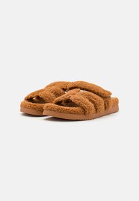 Steve Madden MISSILE-F - Papuče - camel