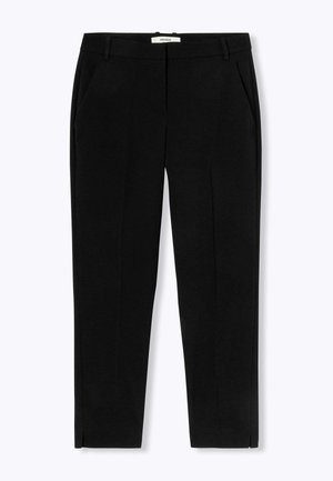 Pantalons noirs ajustés avec une coupe slim, taille plate, poches latérales et une texture de tissu douce. L'étiquette indique "Promod."
