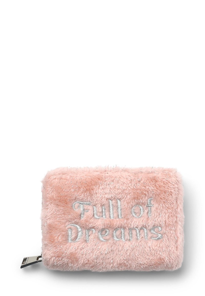 Portafoglio finto pelliccia rosa con testo ricamato in filo d'argento "Pieno di sogni." Texture morbida, forma rettangolare, dotato di chiusura con zip.