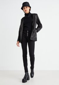 ONLY ONLKATIA SADDLE ROLL NECK - Maglione - black