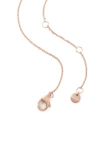 Halskette aus Roségold mit einem Anhänger-Verschluss und einem runden Anhänger. Die Kette hat eine elegante, polierte Oberfläche mit ineinandergreifenden Gliedern.