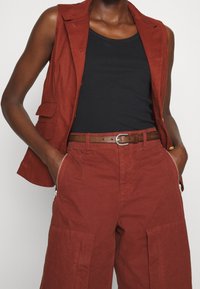 rag & bone Short - dark brown