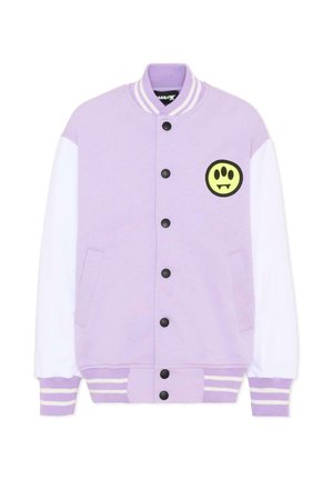Giacca varsity lavanda con maniche bianche, colletto e polsini a costine a righe, bottoni a pressione neri e una faccina gialla sorridente con zanne sul petto.