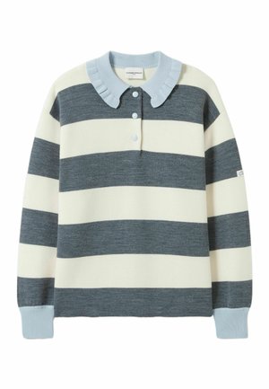 Suéter a rayas en gris y crema, con cuello de solapa, tres botones y puños acanalados. Tejido suave con un corte relajado.