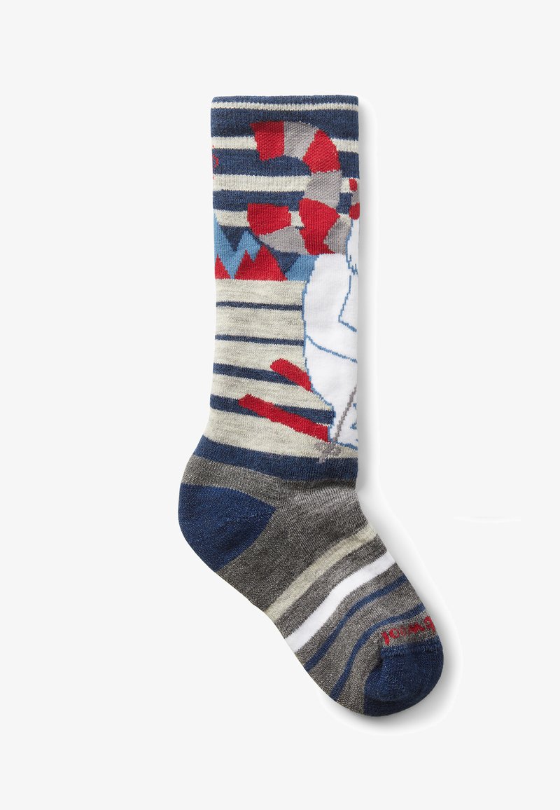 Částečná ponožka v modrých, šedých a krémových pruzích. Obsahuje geometrický vzor červené a modré barvy a bílou postavu na noze.