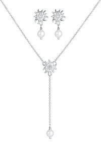 Silbernes Schmuckset mit blumenförmigen Ohrringen mit Perlen und einer Lariat-Halskette mit einem blumigen Mittelpunkt und einer hängenden Perle.