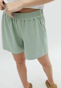 mbyM PHILLIPA SHORT-M - Šorti - jade