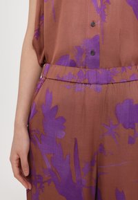 Vanessa Bruno CLIFF - Pantalon classique - caramel