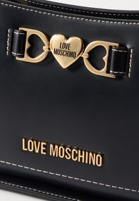 Love Moschino LOVE CHAIN  - Handbag - nero