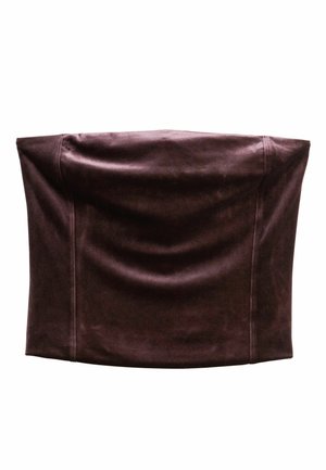 Bruine, zachte velours top met een gestructureerd ontwerp, met een gladde textuur en subtiele draping. Geen zichtbare hardware of patronen.