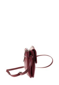 Borsa a tracolla in pelle bordeaux con finitura texturizzata, scomparti con cerniera, tracolla regolabile e dettagli in metallo argento.