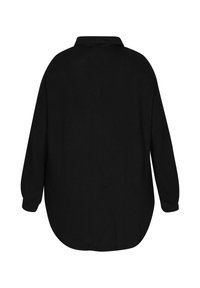 Camicione nero oversize con colletto, maniche lunghe e tessuto testurizzato. Presenta un orlo arrotondato e una vestibilità ampia. Vista posteriore mostrata.