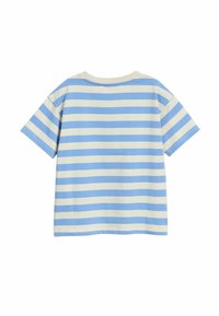Lyhythihainen T-paita pehmeästä puuvillasta, jossa on vaakasuoria vaaleansinisiä ja beigejä raitoja, pyöreä kaula-aukko ja rento istuvuus.