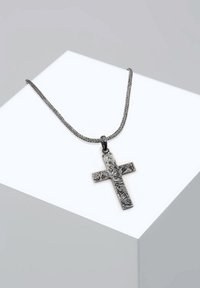 Sudraba krāsas metāla kaklarota ar teksturētu krusta kulonu uz vijuma ķēdes. Krustam ir raupja, neregulāra virsma.