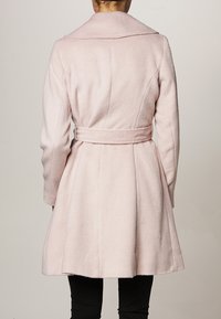 Dorothy Perkins Kort kappa / rock - light pink