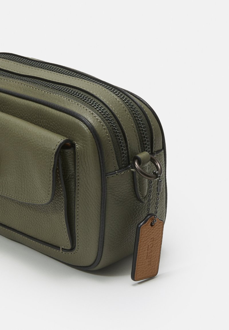Damen Handtaschen | Coach WILLOW CAMERA Umhängetasche army green multi/grün - JG92773 Damen Handtaschen | Coach WILLOW CAMERA Umhängetasche army green multi/grün - JG92773