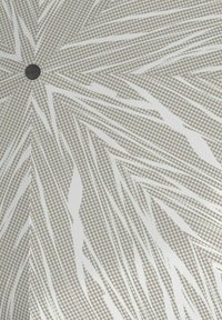 Surface gris clair présentant un motif de feuille avec des accents blancs, composé de points et de lignes créant une texture et un design dynamique.