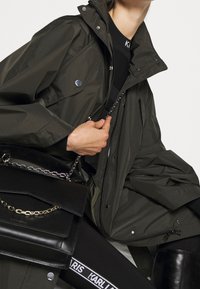 KARL LAGERFELD Kabelka - black