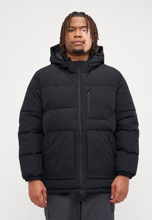 Chaqueta de plumas negra con capucha, con diseño acolchado, cierre frontal con cremallera y dos bolsillos laterales, hecha de un material suave y ligero.