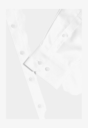 Witte overhemden met een button-down kraag, lange mouwen en ronde manchetten met drie witte knopen. Glad, textuur rijk stof.