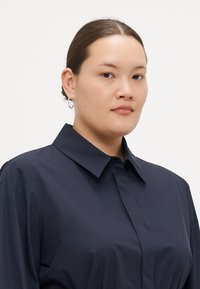 Persona by Marina Rinaldi FINANZA - Abito a camicia - midnight blue