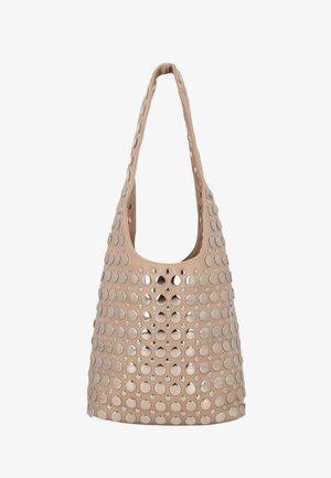 Beige skuldertaske i læder med rund form, dækket af jævnt fordelte store og små cirkulære sølvnitter.