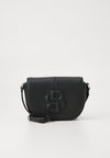 ANETT SADDLE - Sac bandoulière - black