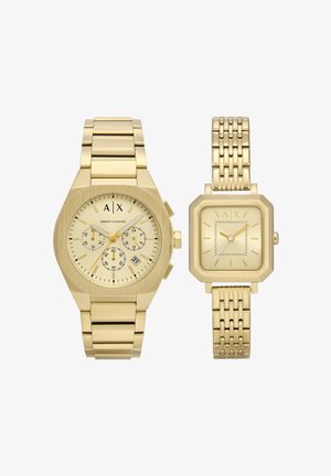 Deux montres-bracelets Armani Exchange en or, une ronde avec chronographe et date, une carrée avec cadran simple, toutes deux avec bracelets métalliques à maillons.