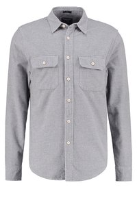 Dopasowana szara koszula na długi rękaw z guzikami, z dwoma kieszeniami na piersi z klapami zapinanymi na guziki oraz klasycznym kołnierzykiem.
