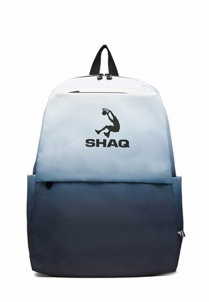 Rucksack mit Farbverlauf von Hellblau zu Dunkelblau und schwarzer Silhouette eines Basketballspielers, der über dem Text "SHAQ" dunkt.
