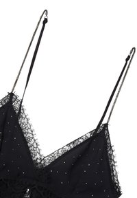 Camisola nera con bordi in pizzo, decorazioni di perline, spalline regolabili e un tessuto morbido e testurizzato. Motivo floreale in pizzo sul colletto.