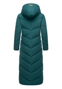 Lange, gewatteerde jas met kap in diep teal, met een chevron-quiltpatroon en een gladde stofstructuur. Bevat een geaccentueerd, gestikt logo-label op de nek.