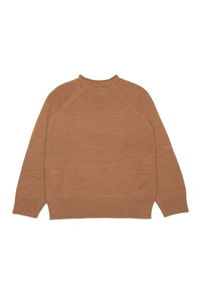 Pull en tricot marron avec un col rond, des manches raglan et des bords côtelés aux poignets et à l'ourlet. Texture lisse et épaisseur moyenne.