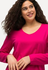 Ulla Popken LANGARM BASIC & V-AUSSCHNITT - Svetr - pink