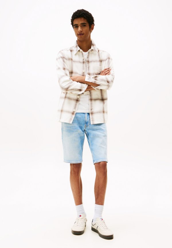 RONNIE  - Denim shorts - denim light2